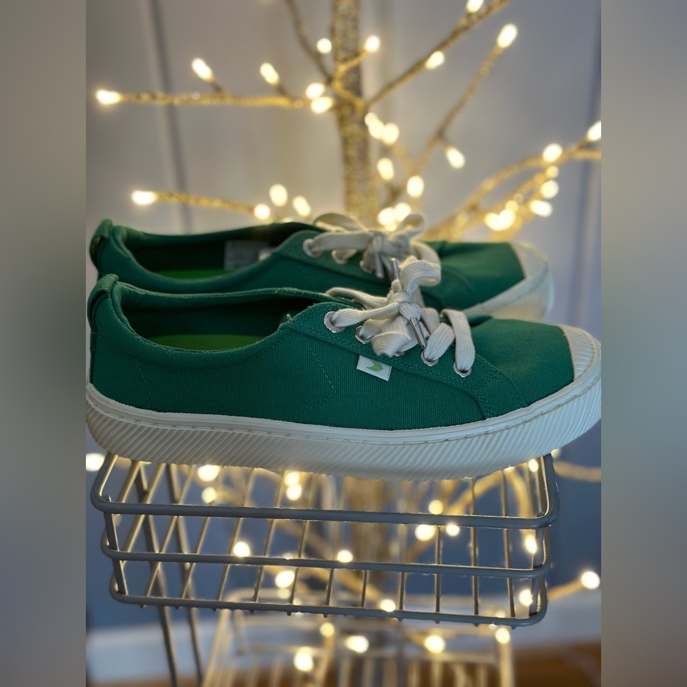 Cariuma Women's Green Canvas Sneakers - Picture 2 of 12